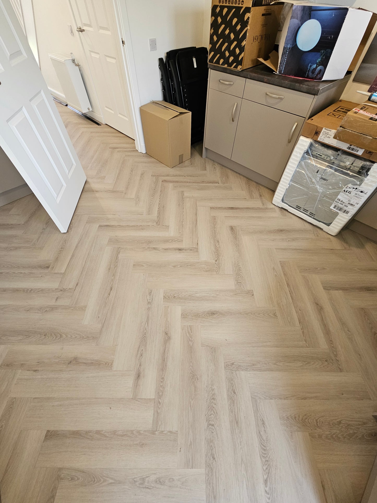 Hollywell Cream 7.0mm Herringbone Waterproof Click Vinyl