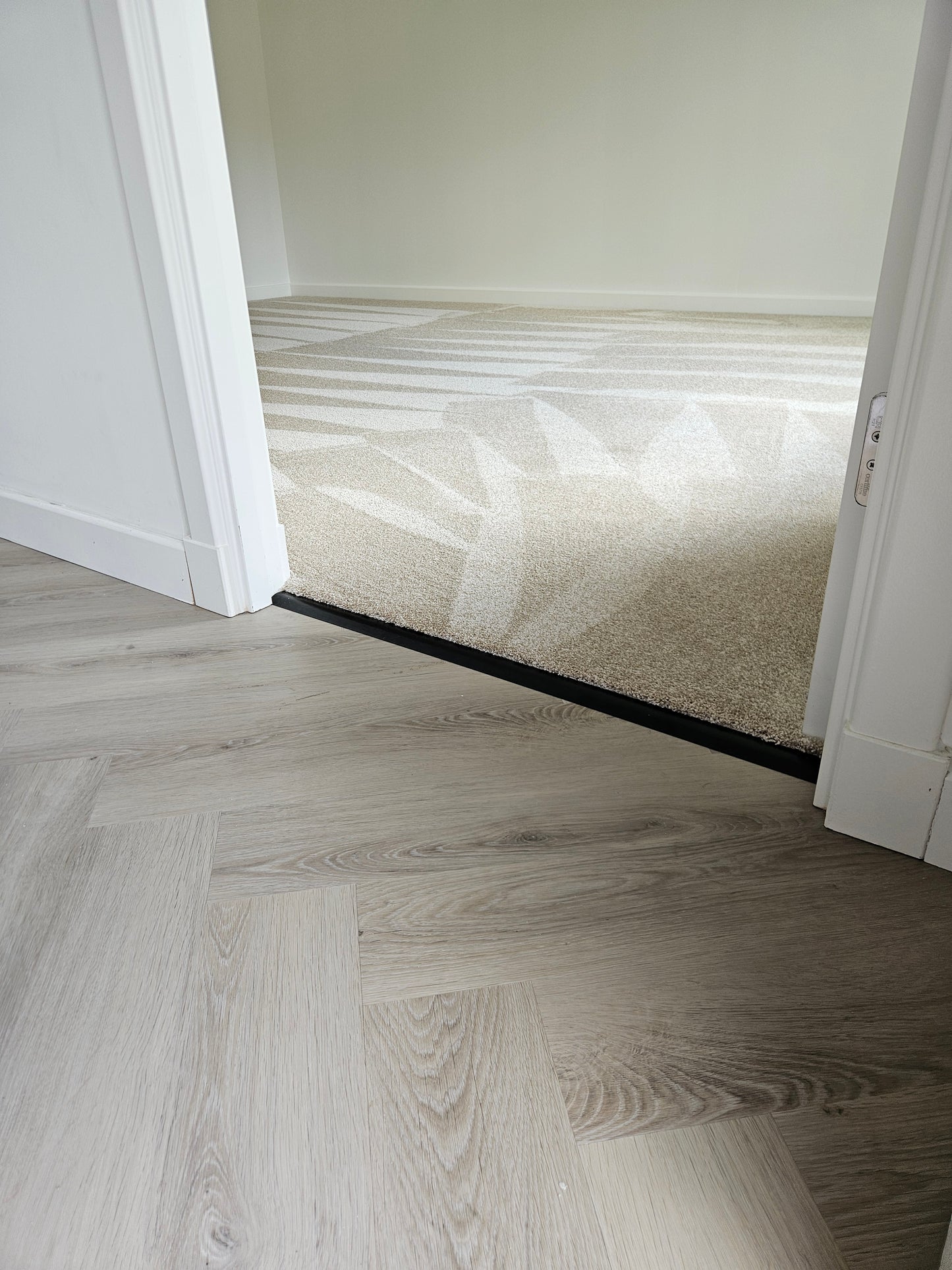 Hollywell Cream 7.0mm Herringbone Waterproof Click Vinyl