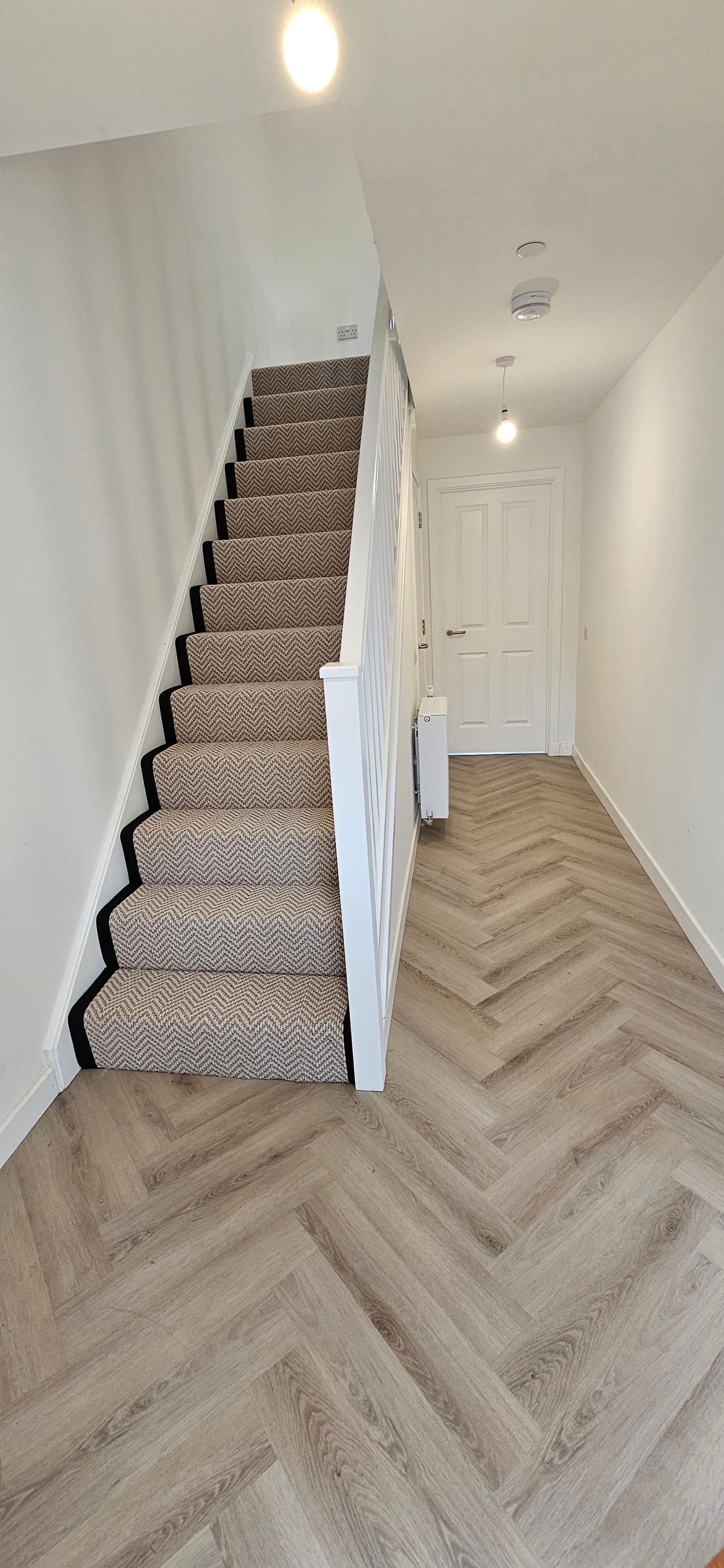 Hollywell Cream 7.0mm Herringbone Waterproof Click Vinyl